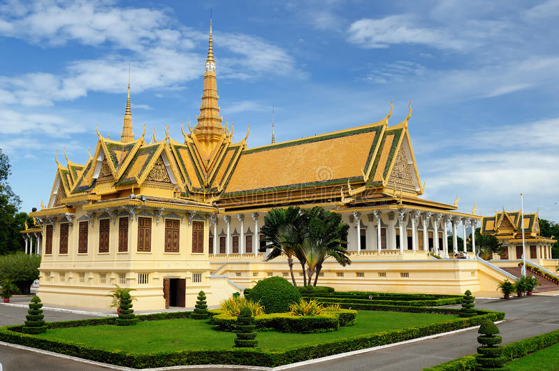 royal-palace-capital-city-cambodia-phnom-penh-complex-buildings-which-serves-as-residence-king-98087622